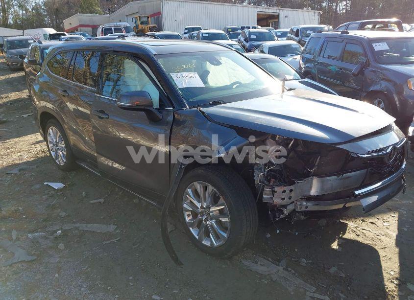 Photo 12 of 2023 Toyota Highlander LIMITED (VIN 5TDKDRAH7PS007461)