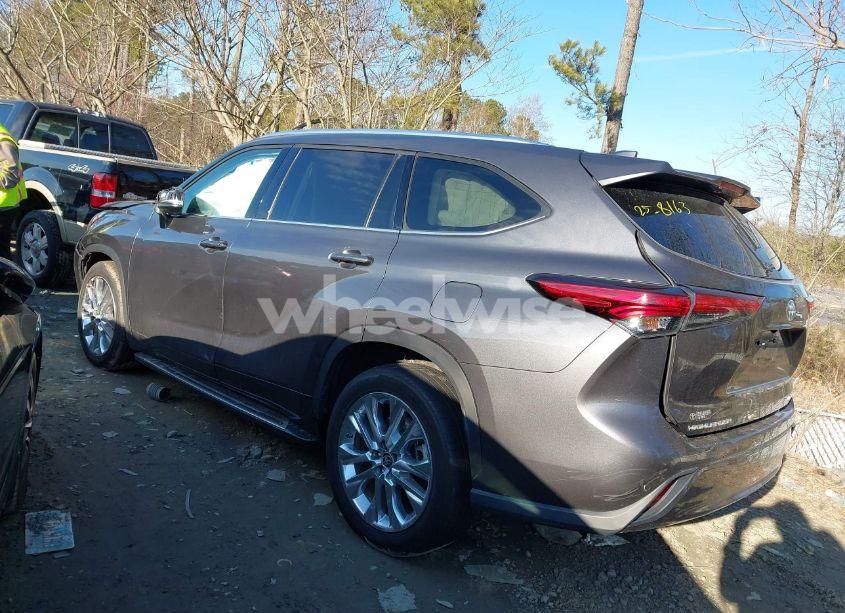 Photo 13 of 2023 Toyota Highlander LIMITED (VIN 5TDKDRAH7PS007461)