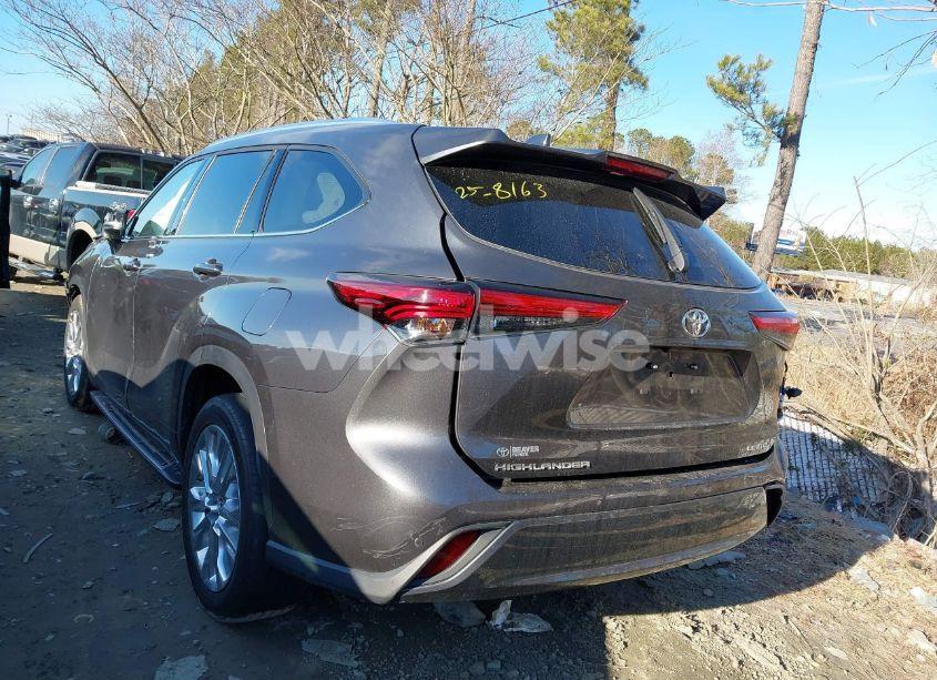 Photo 3 of 2023 Toyota Highlander LIMITED (VIN 5TDKDRAH7PS007461)