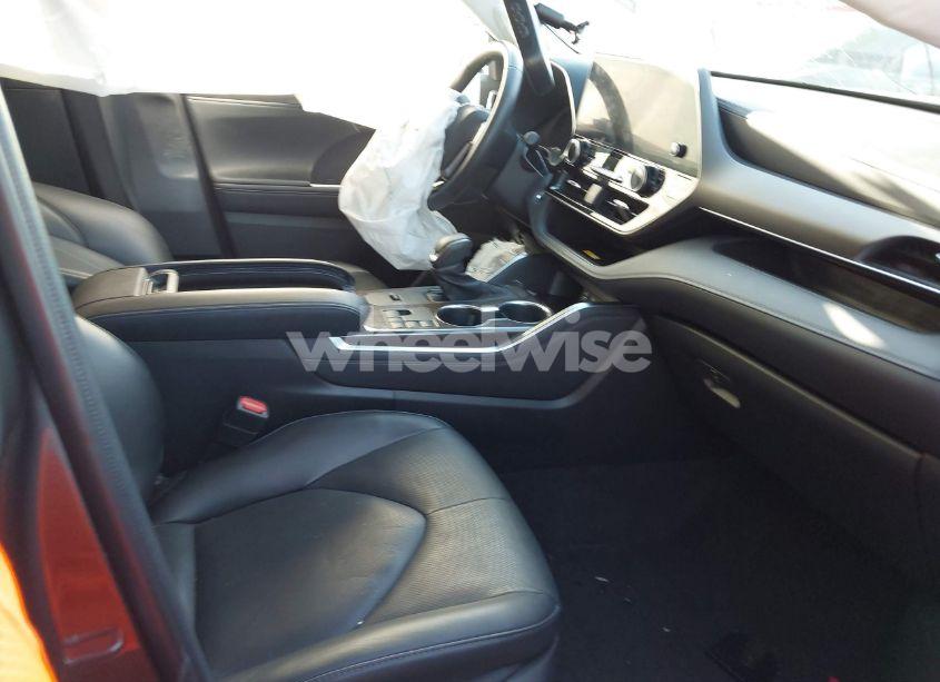 Photo 5 of 2023 Toyota Highlander LIMITED (VIN 5TDKDRAH7PS007461)