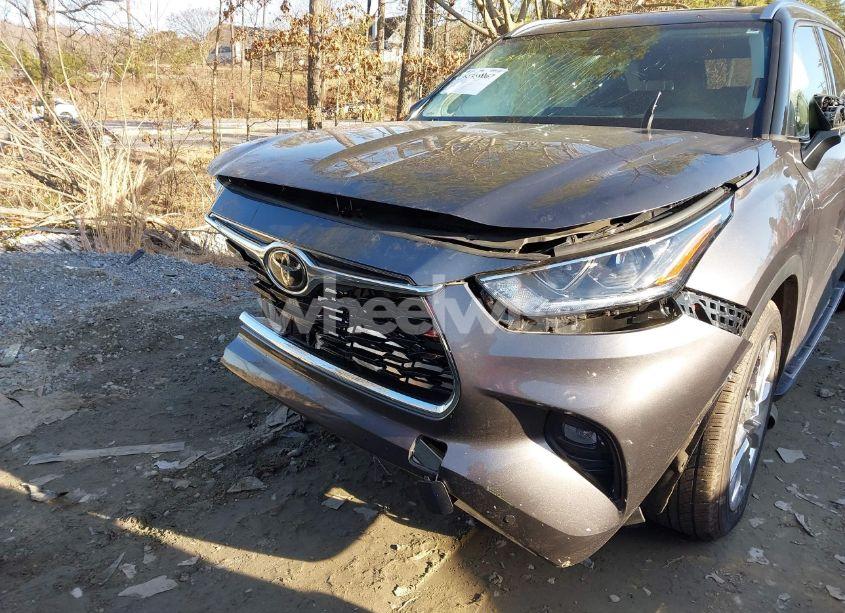 Photo 6 of 2023 Toyota Highlander LIMITED (VIN 5TDKDRAH7PS007461)