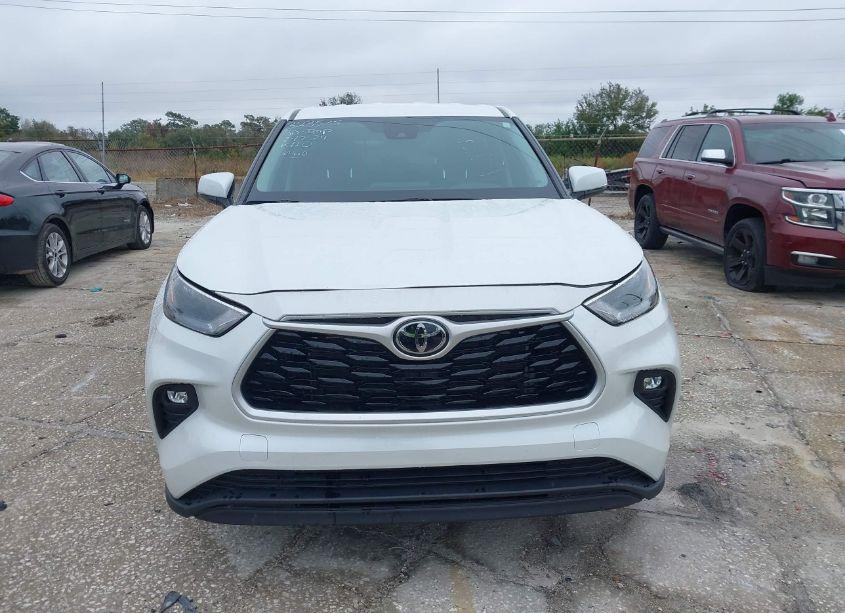 Photo 12 of 2023 Toyota Highlander LE (VIN 5TDKDRAH7PS016578)
