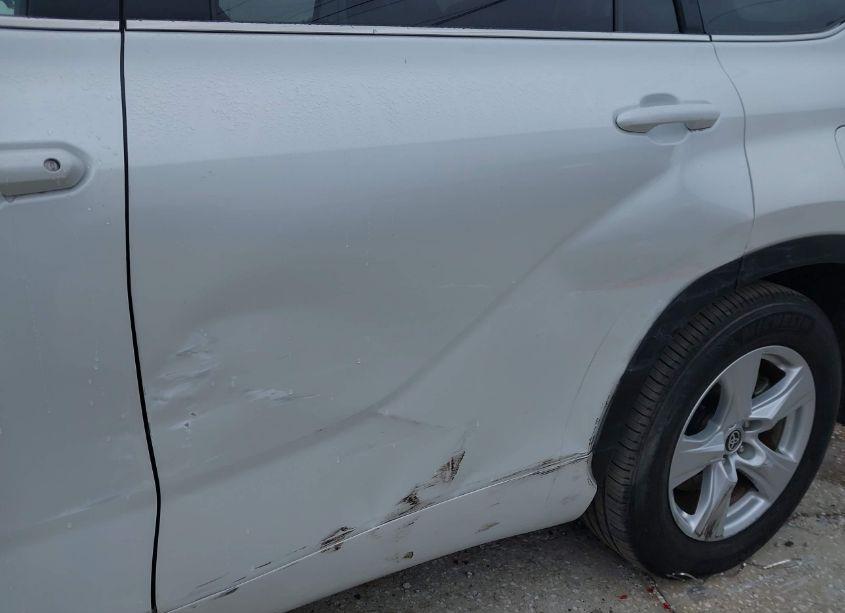 Photo 17 of 2023 Toyota Highlander LE (VIN 5TDKDRAH7PS016578)