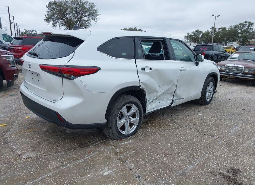 Photo 4 of 2023 Toyota Highlander LE (VIN 5TDKDRAH7PS016578)