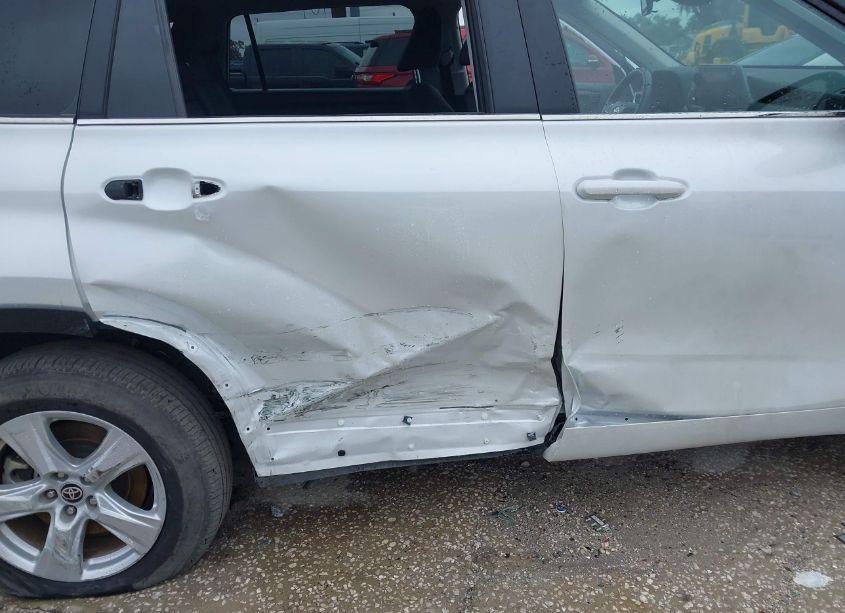 Photo 6 of 2023 Toyota Highlander LE (VIN 5TDKDRAH7PS016578)