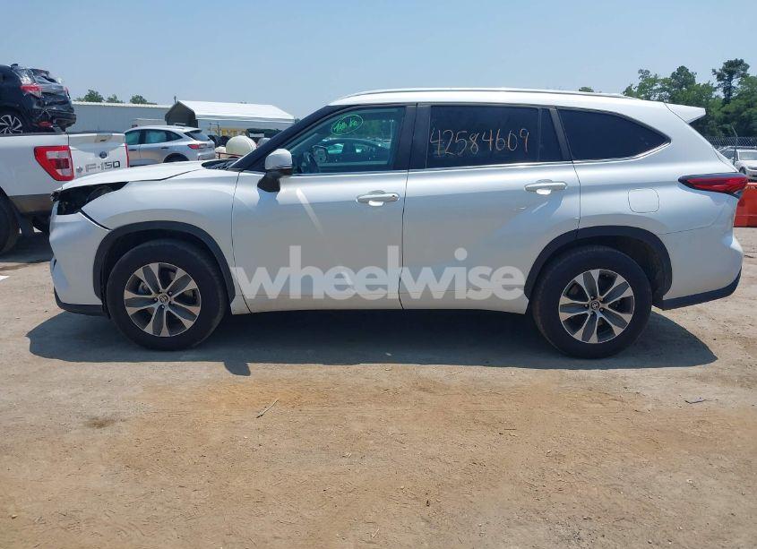Photo 14 of 2023 Toyota Highlander XLE (VIN 5TDKDRAH7PS028858)