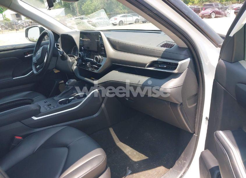 Photo 5 of 2023 Toyota Highlander XLE (VIN 5TDKDRAH7PS028858)