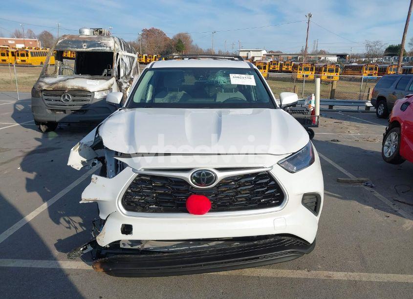 Photo 12 of 2023 Toyota Highlander L (VIN 5TDKDRAH7PS033736)