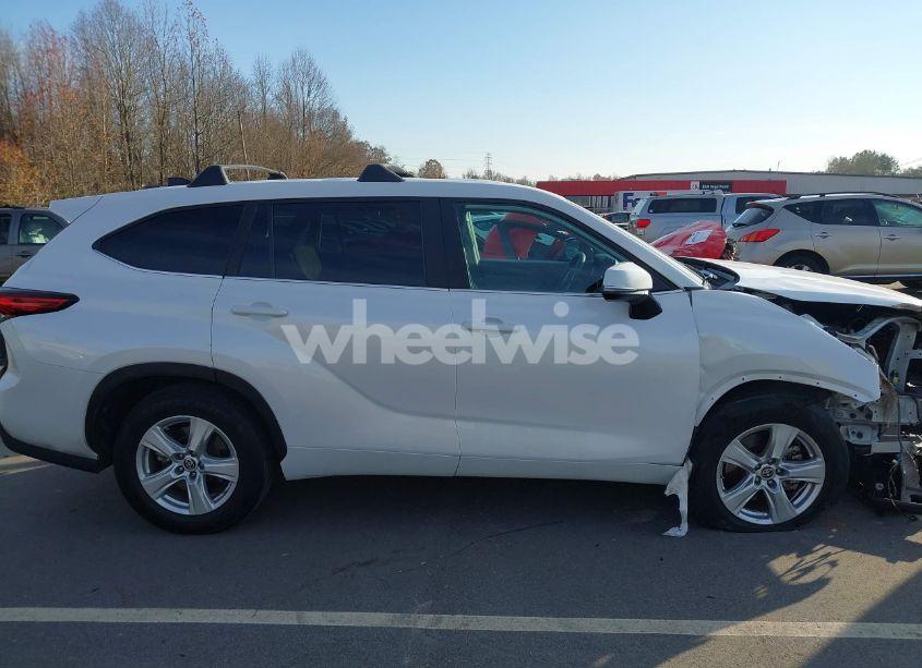 Photo 13 of 2023 Toyota Highlander L (VIN 5TDKDRAH7PS033736)