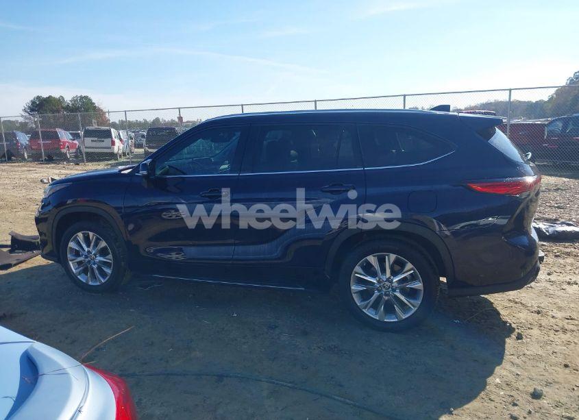Photo 15 of 2023 Toyota Highlander LIMITED (VIN 5TDKDRAH7PS043196)