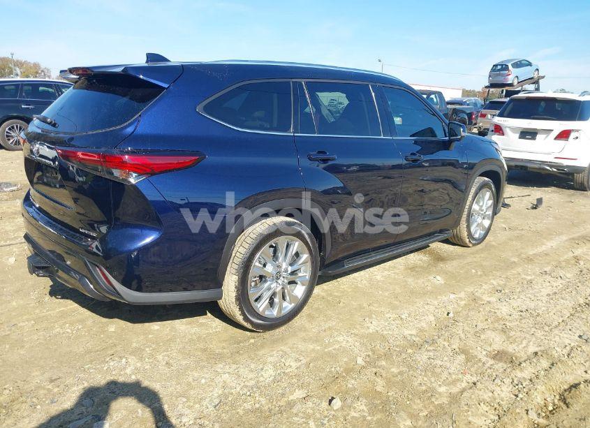 Photo 4 of 2023 Toyota Highlander LIMITED (VIN 5TDKDRAH7PS043196)