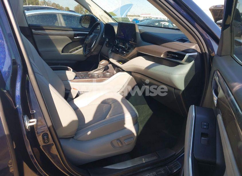 Photo 5 of 2023 Toyota Highlander LIMITED (VIN 5TDKDRAH7PS043196)