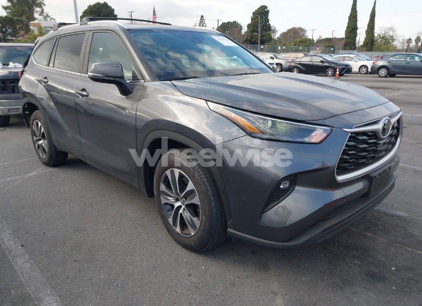 2023 Toyota Highlander XLE (VIN 5TDKDRAH7PS520239) main photo
