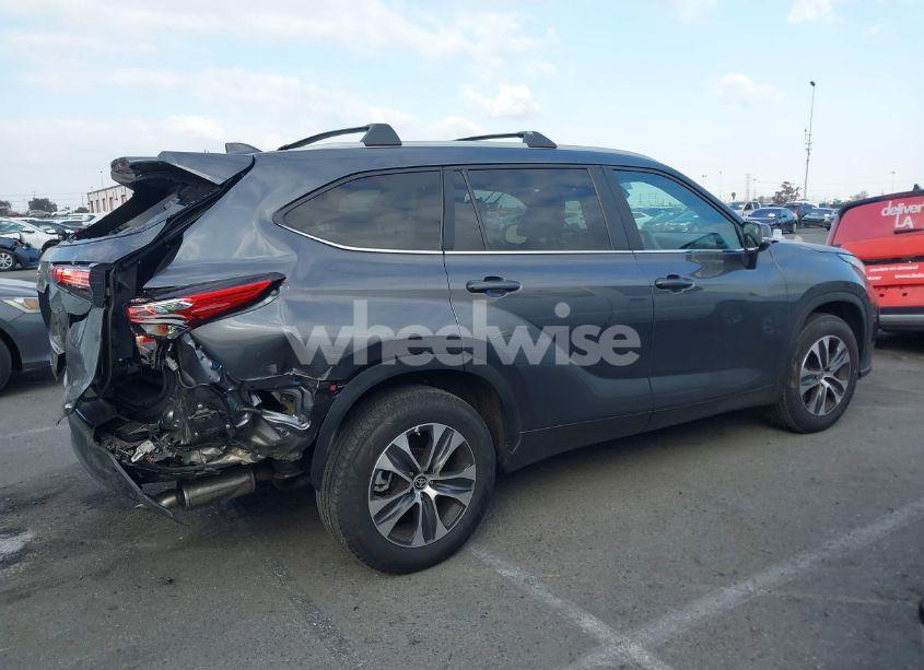 Photo 13 of 2023 Toyota Highlander XLE (VIN 5TDKDRAH7PS520239)