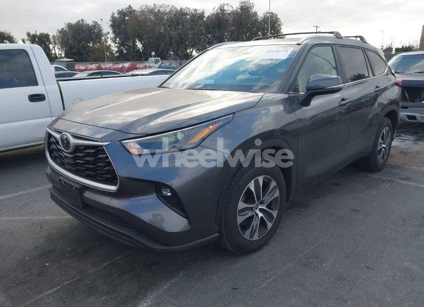 Photo 2 of 2023 Toyota Highlander XLE (VIN 5TDKDRAH7PS520239)