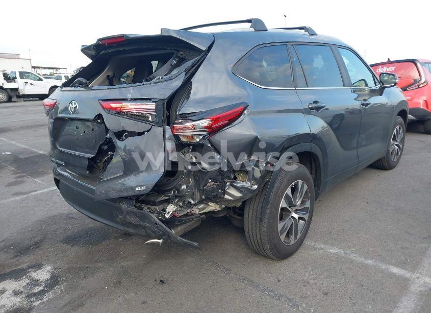 Photo 4 of 2023 Toyota Highlander XLE (VIN 5TDKDRAH7PS520239)