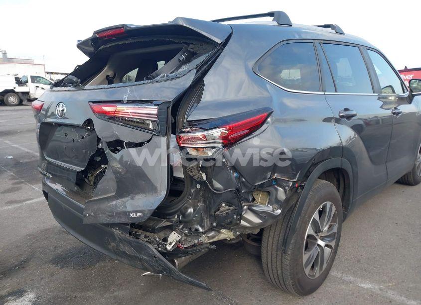 Photo 6 of 2023 Toyota Highlander XLE (VIN 5TDKDRAH7PS520239)