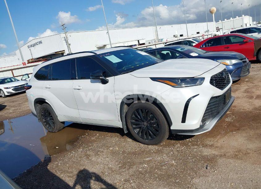 Photo 14 of 2024 Toyota Highlander XSE (VIN 5TDKDRAH7RS532779)