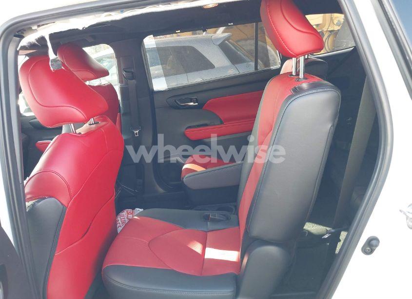 Photo 19 of 2024 Toyota Highlander XSE (VIN 5TDKDRAH7RS532779)