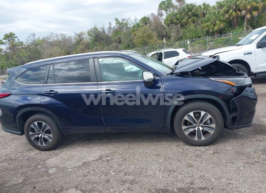 Photo 13 of 2023 Toyota Highlander XLE (VIN 5TDKDRAH8PS045667)