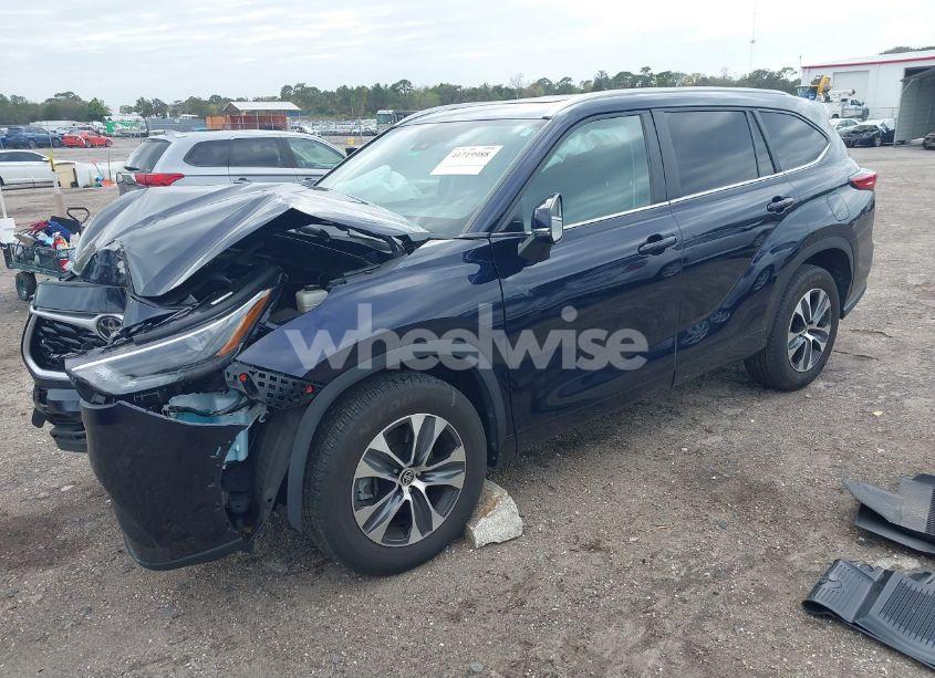 Photo 2 of 2023 Toyota Highlander XLE (VIN 5TDKDRAH8PS045667)