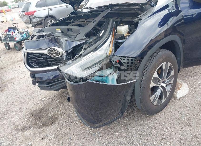 Photo 6 of 2023 Toyota Highlander XLE (VIN 5TDKDRAH8PS045667)