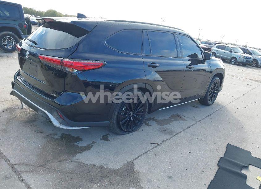 Photo 4 of 2023 Toyota Highlander XSE (VIN 5TDKDRAH8PS511355)