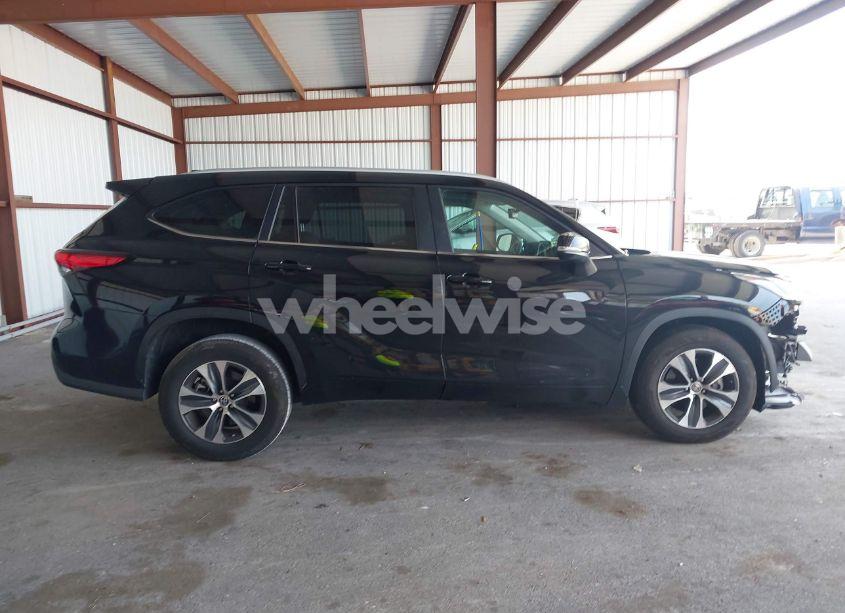 Photo 14 of 2023 Toyota Highlander XLE (VIN 5TDKDRAH8PS511517)