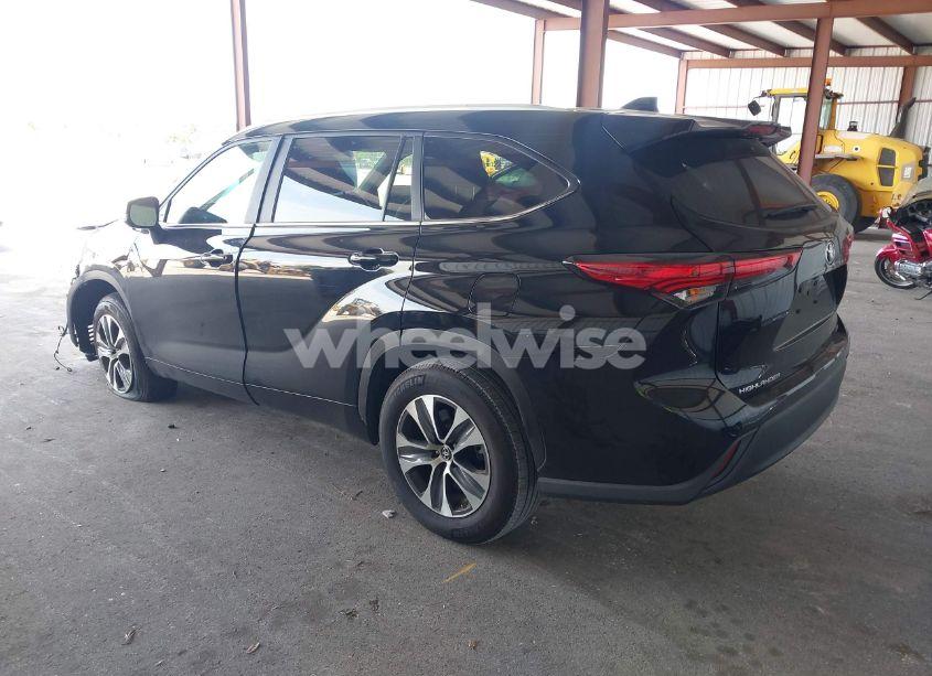 Photo 3 of 2023 Toyota Highlander XLE (VIN 5TDKDRAH8PS511517)