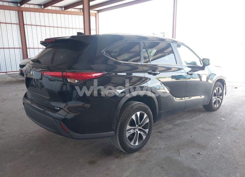 Photo 4 of 2023 Toyota Highlander XLE (VIN 5TDKDRAH8PS511517)