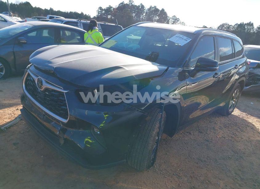 Photo 2 of 2023 Toyota Highlander XLE (VIN 5TDKDRAH8PS521089)