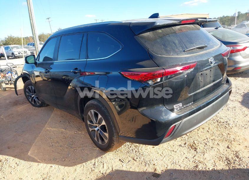 Photo 3 of 2023 Toyota Highlander XLE (VIN 5TDKDRAH8PS521089)