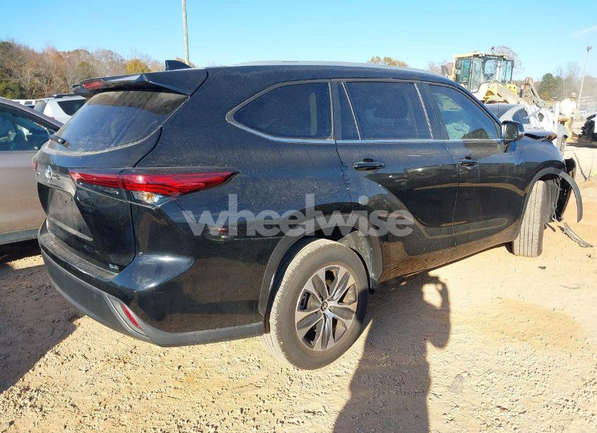 Photo 4 of 2023 Toyota Highlander XLE (VIN 5TDKDRAH8PS521089)