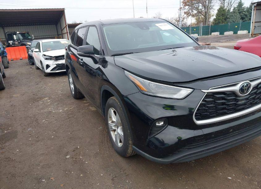 2024 Toyota Highlander LE (VIN 5TDKDRAH8RS054761) main photo