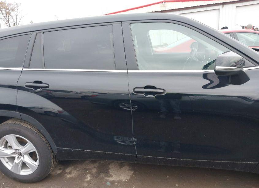 Photo 13 of 2024 Toyota Highlander LE (VIN 5TDKDRAH8RS054761)