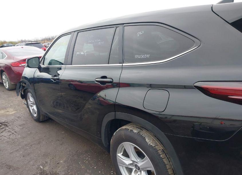 Photo 14 of 2024 Toyota Highlander LE (VIN 5TDKDRAH8RS054761)