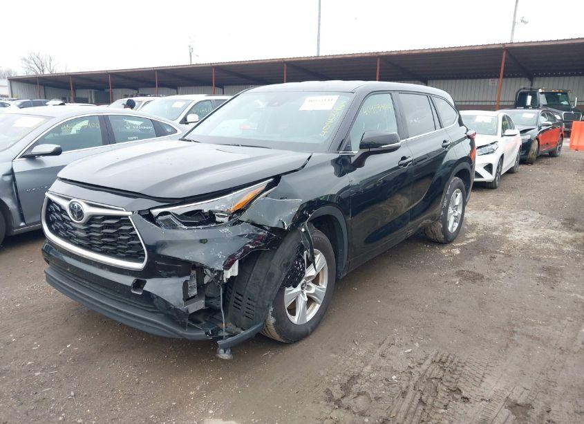 Photo 2 of 2024 Toyota Highlander LE (VIN 5TDKDRAH8RS054761)