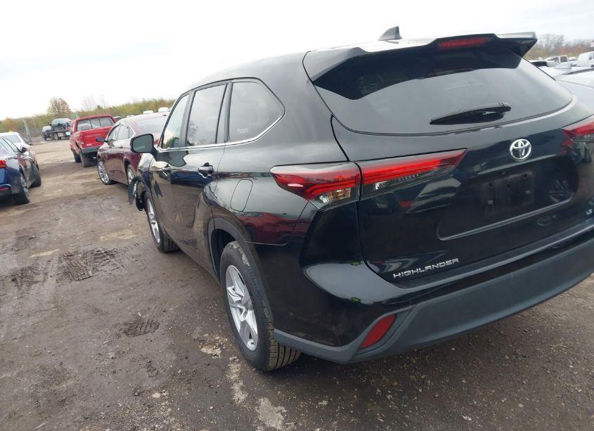 Photo 3 of 2024 Toyota Highlander LE (VIN 5TDKDRAH8RS054761)