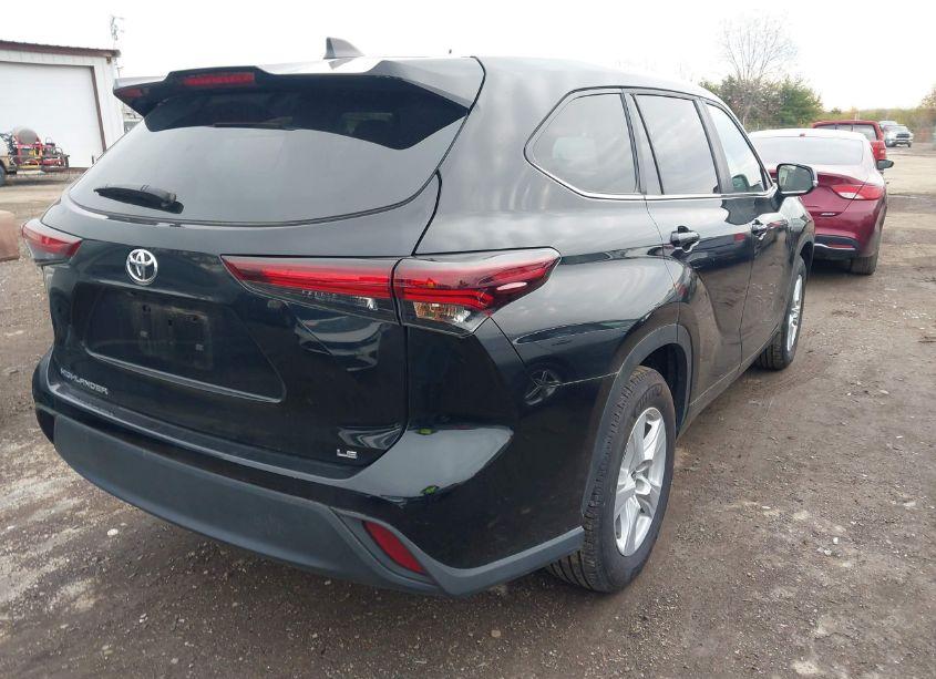 Photo 4 of 2024 Toyota Highlander LE (VIN 5TDKDRAH8RS054761)