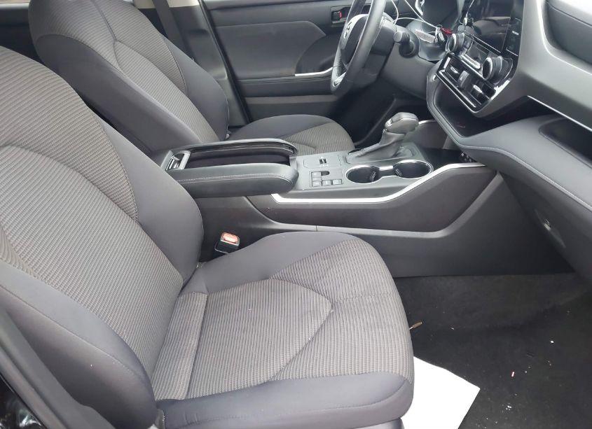 Photo 5 of 2024 Toyota Highlander LE (VIN 5TDKDRAH8RS054761)