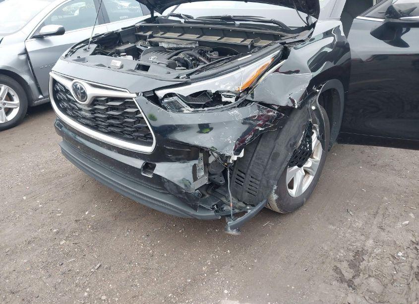 Photo 6 of 2024 Toyota Highlander LE (VIN 5TDKDRAH8RS054761)