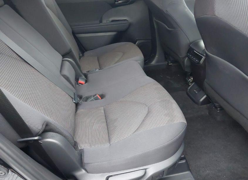 Photo 8 of 2024 Toyota Highlander LE (VIN 5TDKDRAH8RS054761)