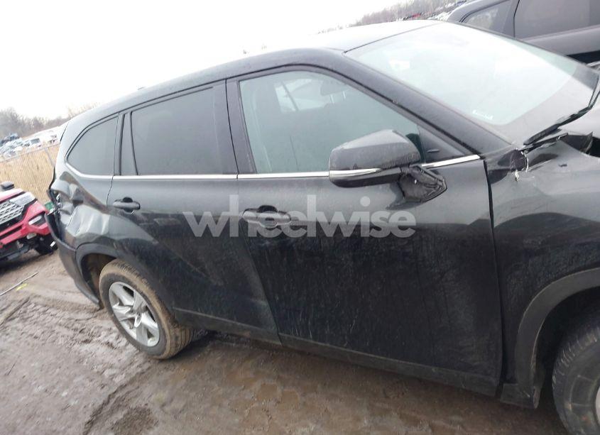 Photo 13 of 2024 Toyota Highlander LE (VIN 5TDKDRAH8RS533245)