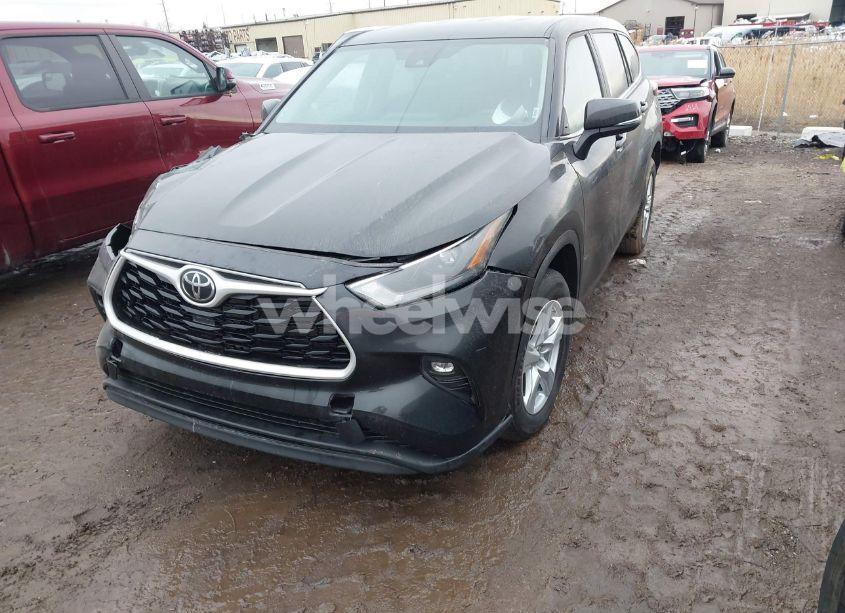 Photo 2 of 2024 Toyota Highlander LE (VIN 5TDKDRAH8RS533245)