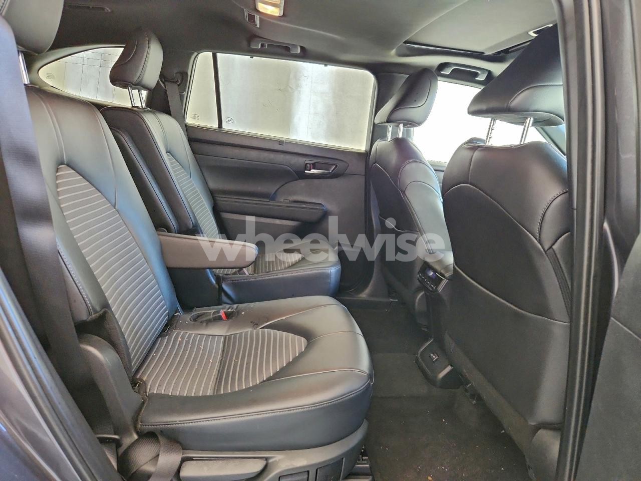 Photo 11 of 2024 TOYOTA HIGHLANDER LE (VIN 5TDKDRAH8RS536775)