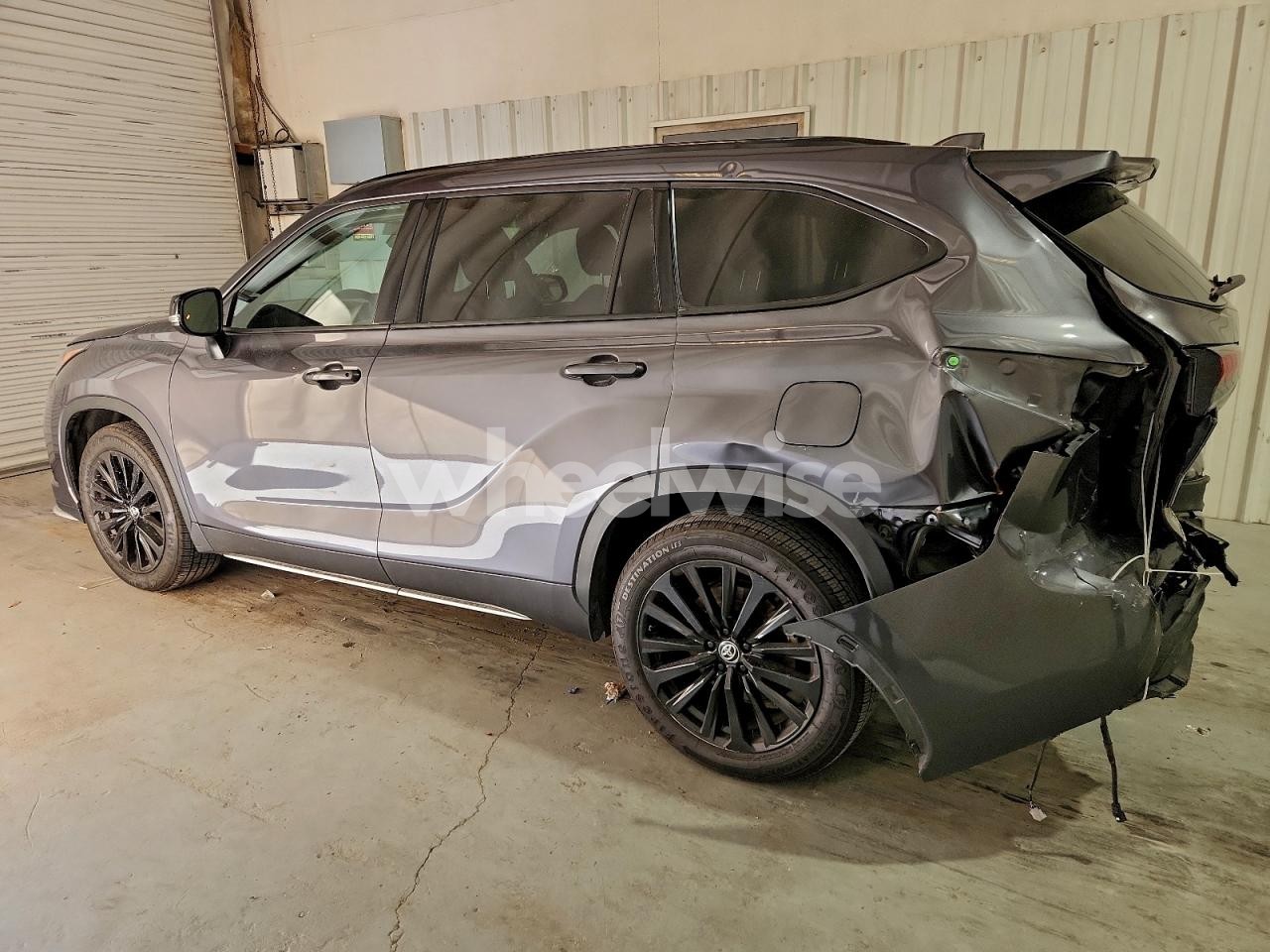 Photo 2 of 2024 TOYOTA HIGHLANDER LE (VIN 5TDKDRAH8RS536775)