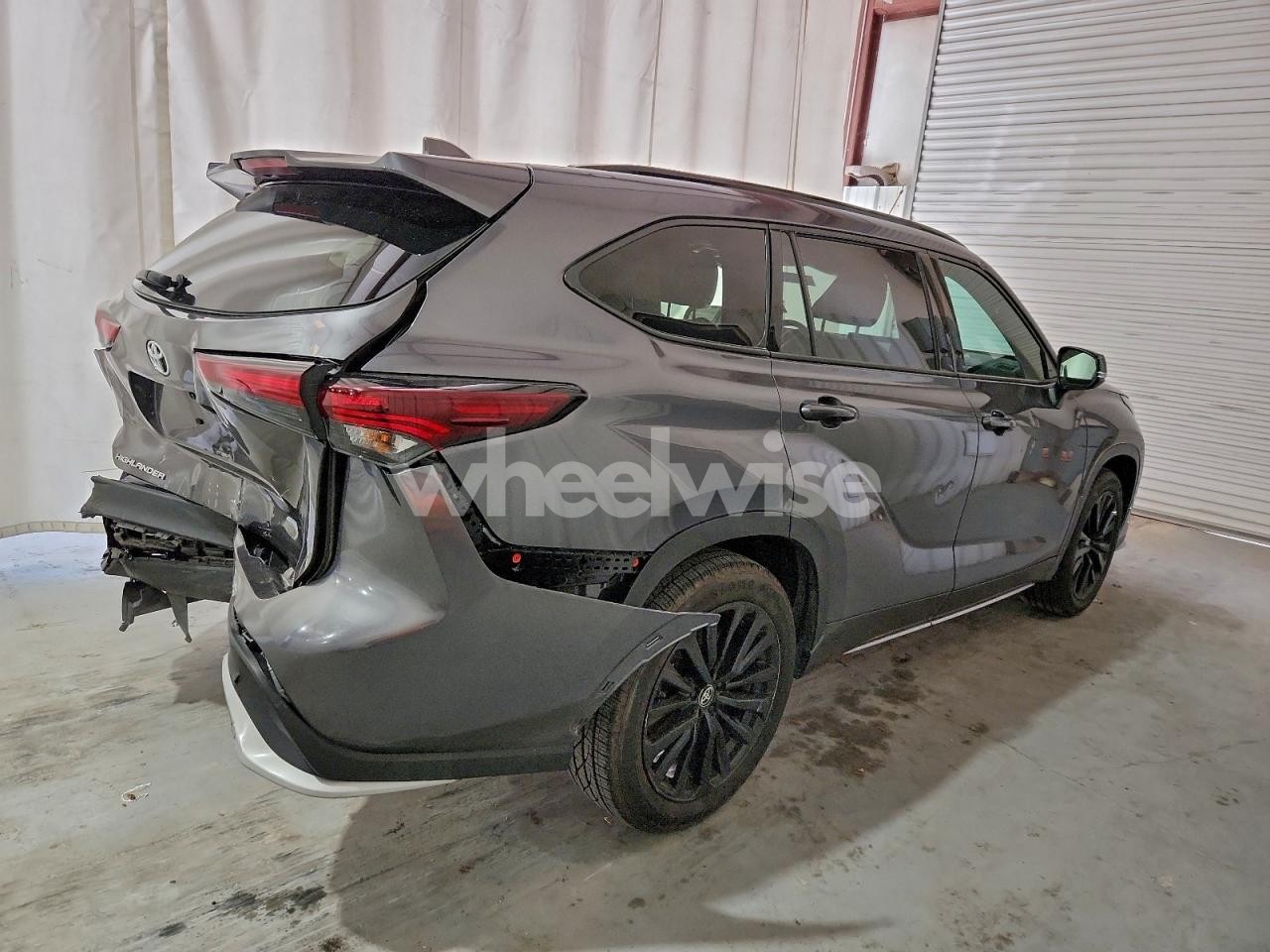 Photo 3 of 2024 TOYOTA HIGHLANDER LE (VIN 5TDKDRAH8RS536775)