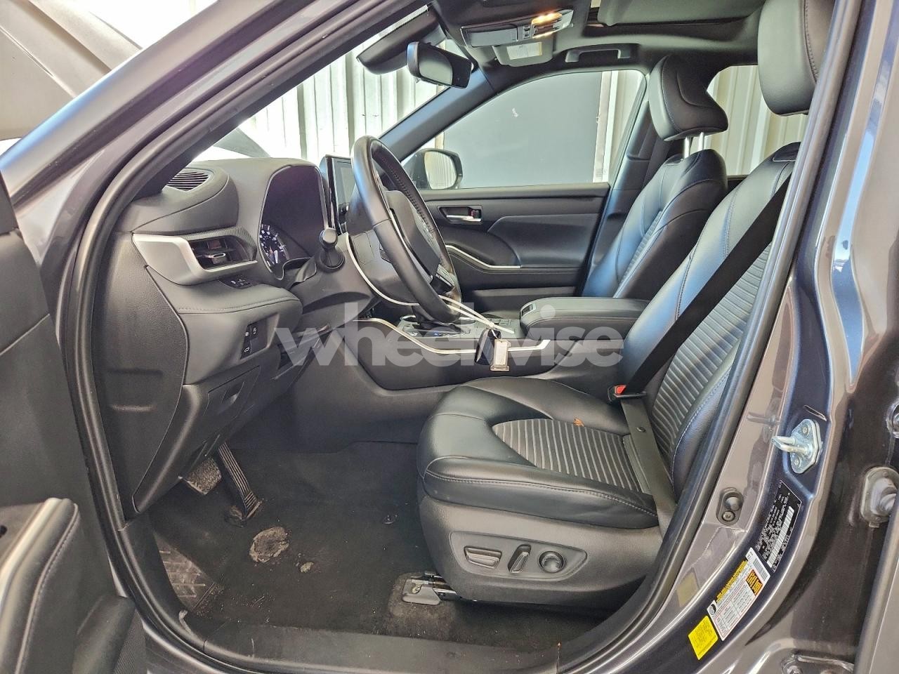 Photo 7 of 2024 TOYOTA HIGHLANDER LE (VIN 5TDKDRAH8RS536775)