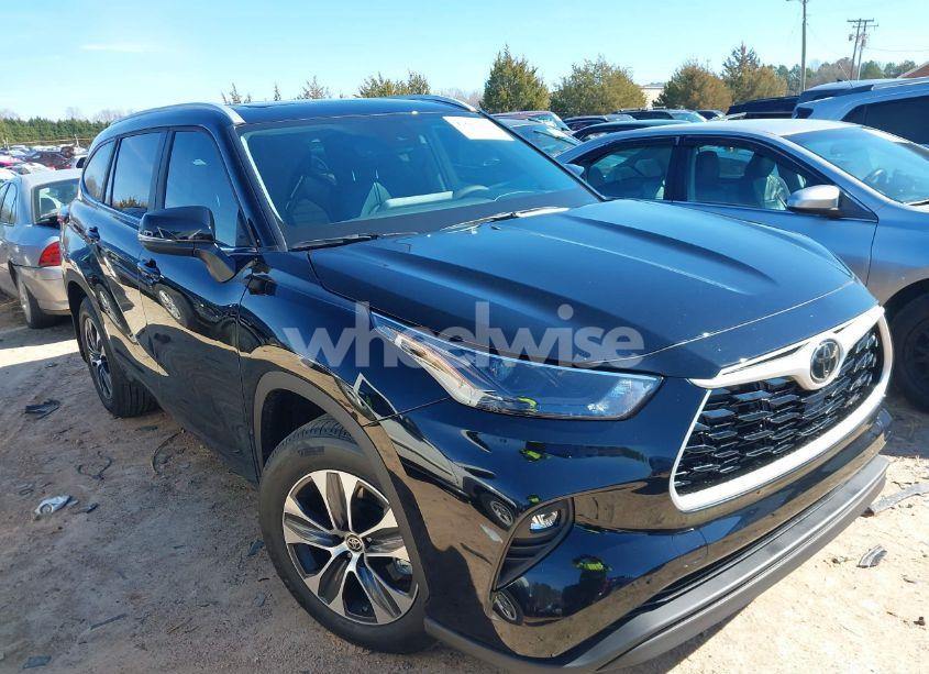 2025 Toyota Highlander XLE (VIN 5TDKDRAH8SS551248) main photo