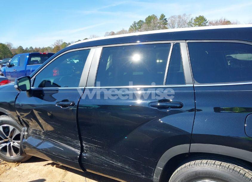 Photo 14 of 2025 Toyota Highlander XLE (VIN 5TDKDRAH8SS551248)